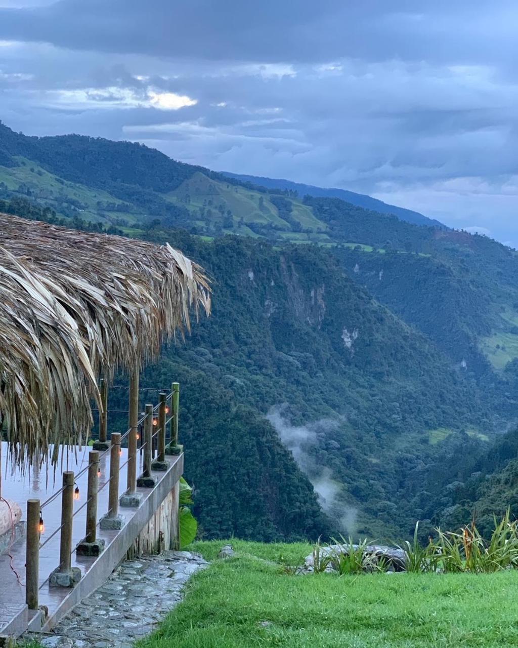 Hostal La Laguna Villamaría Екстериор снимка