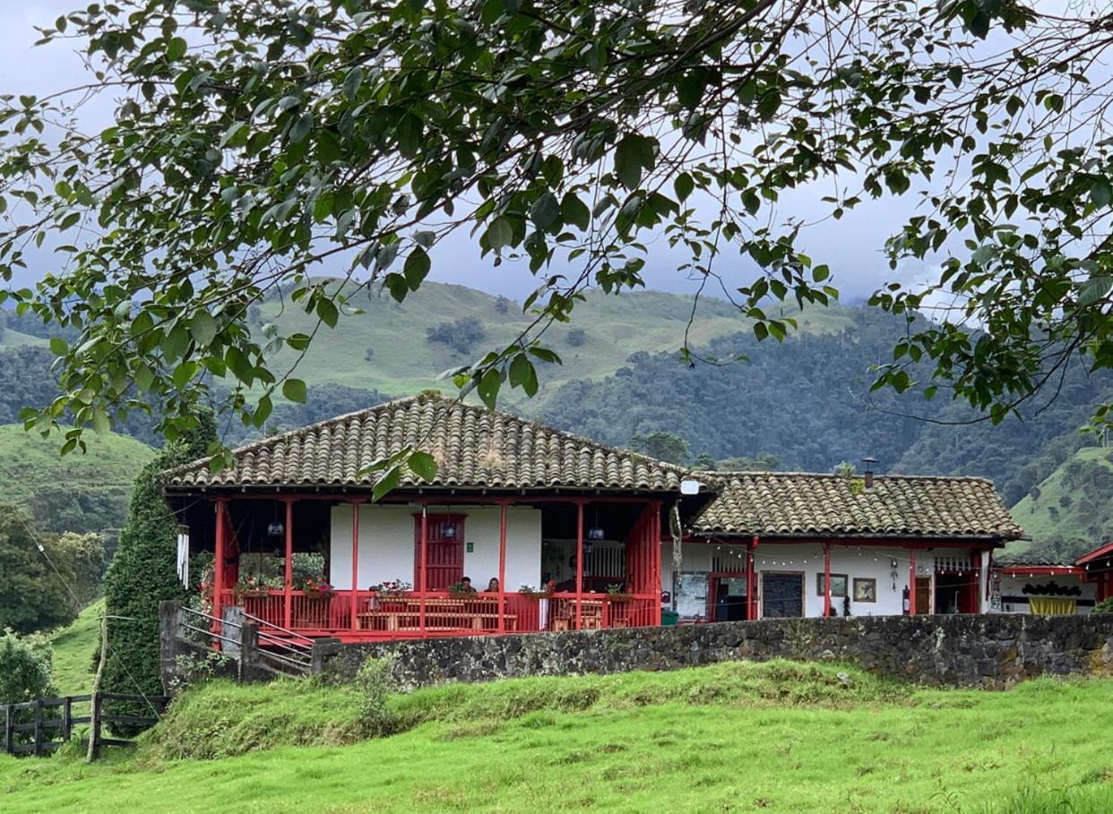 Hostal La Laguna Villamaría Екстериор снимка