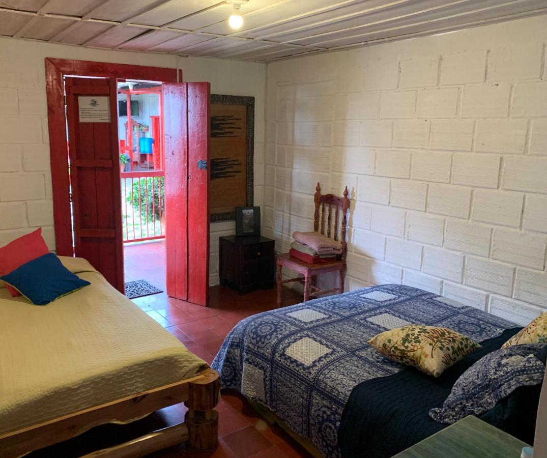 Hostal La Laguna Villamaría Екстериор снимка
